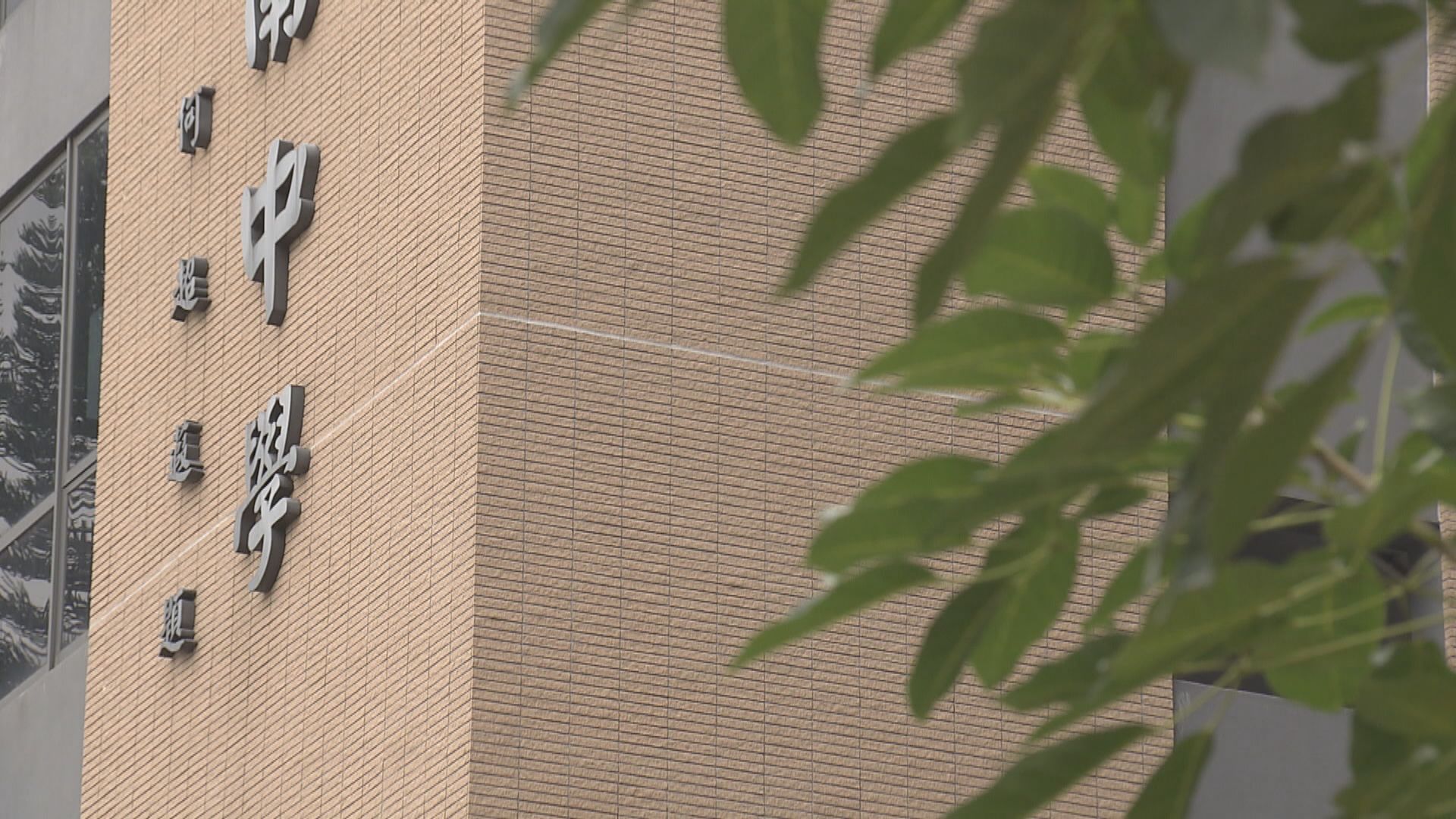 張建宗︰教職員新冠疫苗接種率僅18%　政府續呼籲協助打針