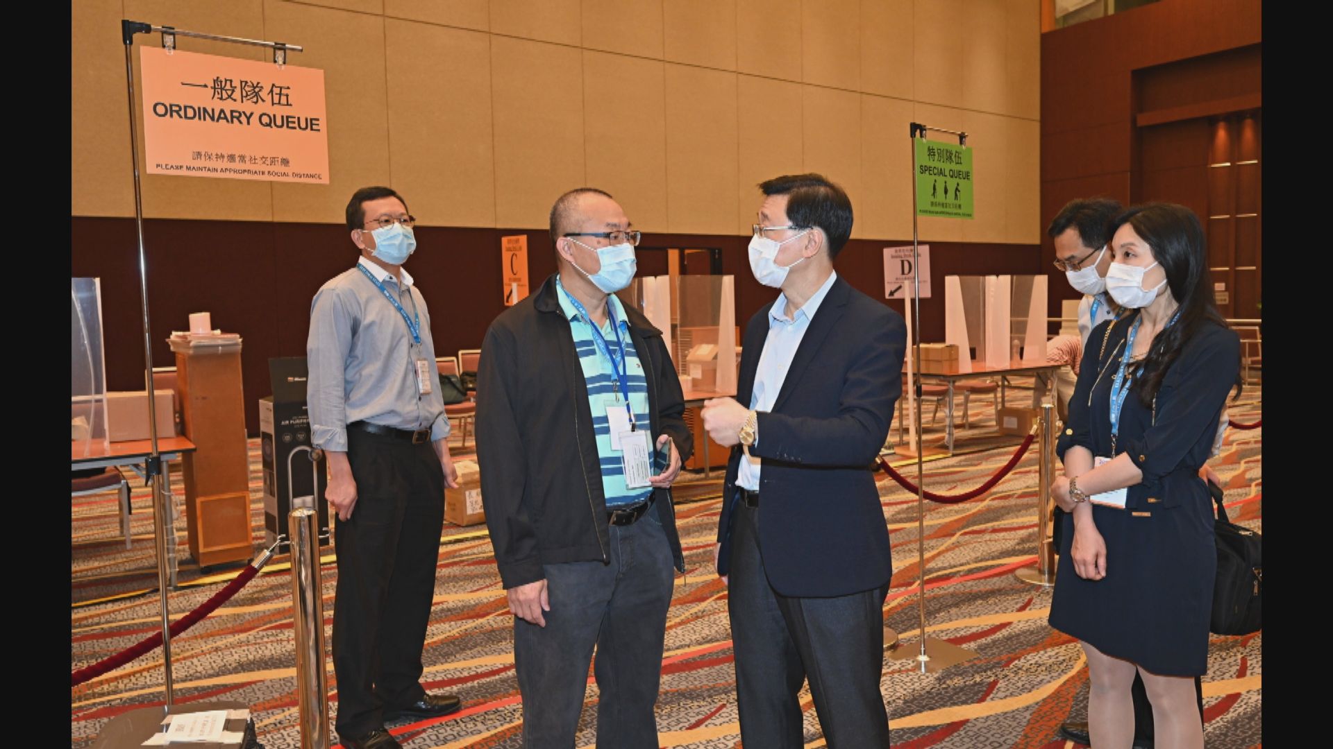 李家超及馮驊到訪選委會選舉點票中心及投票站