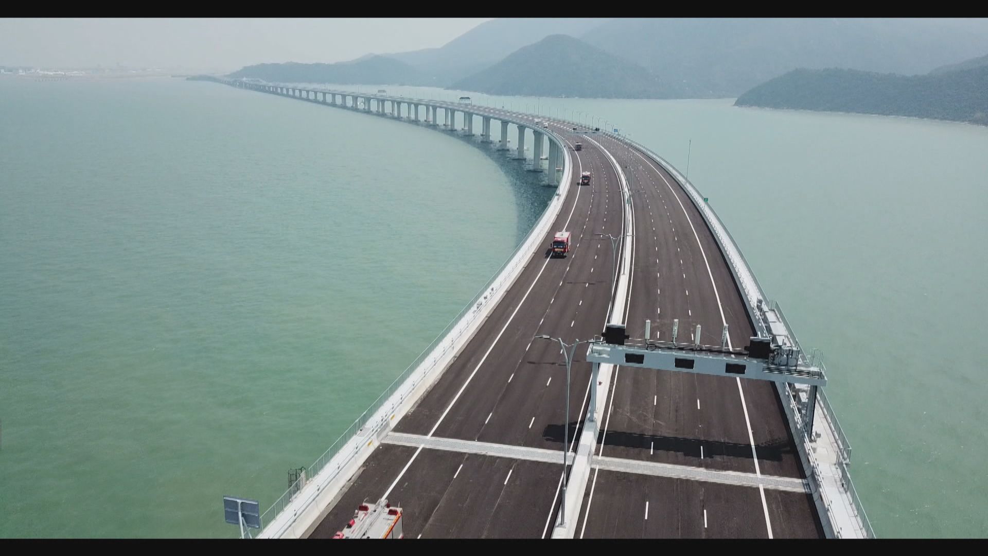 張建宗不評論民主派不獲邀出席開通儀式