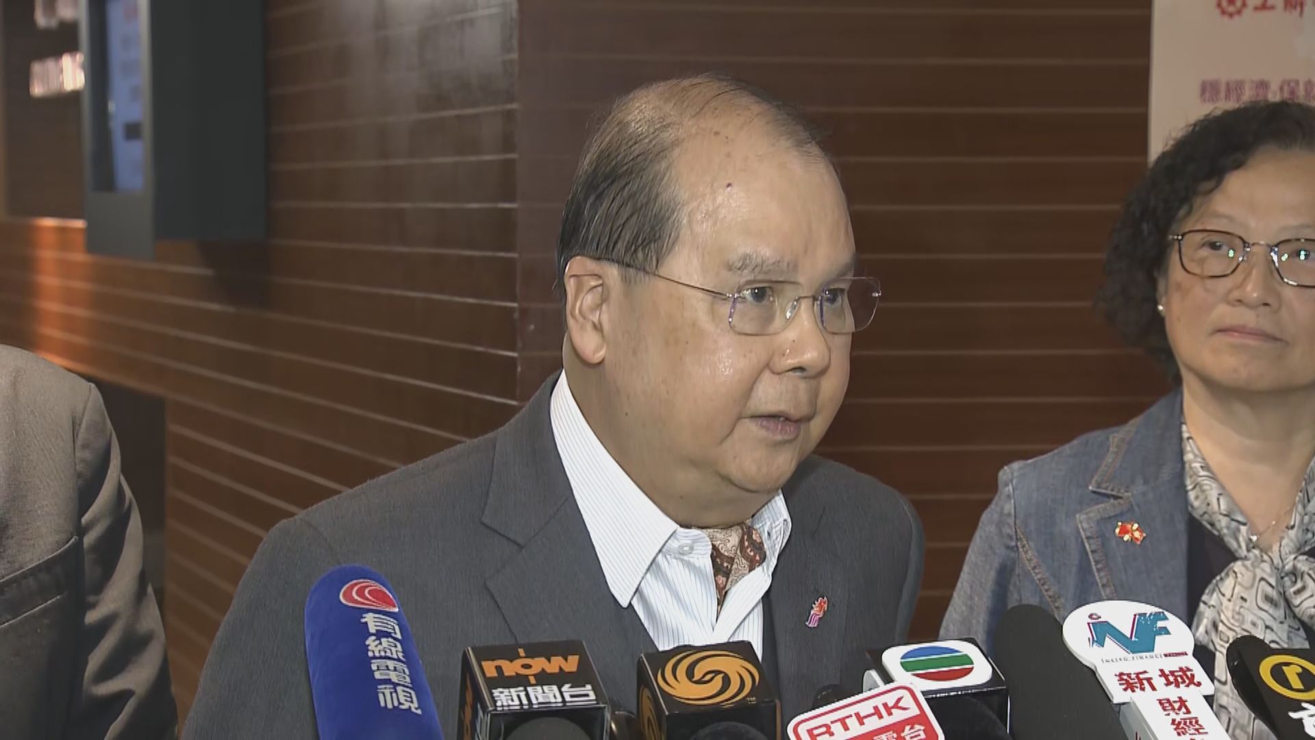 張建宗：未決定增加分區委員會委員數目