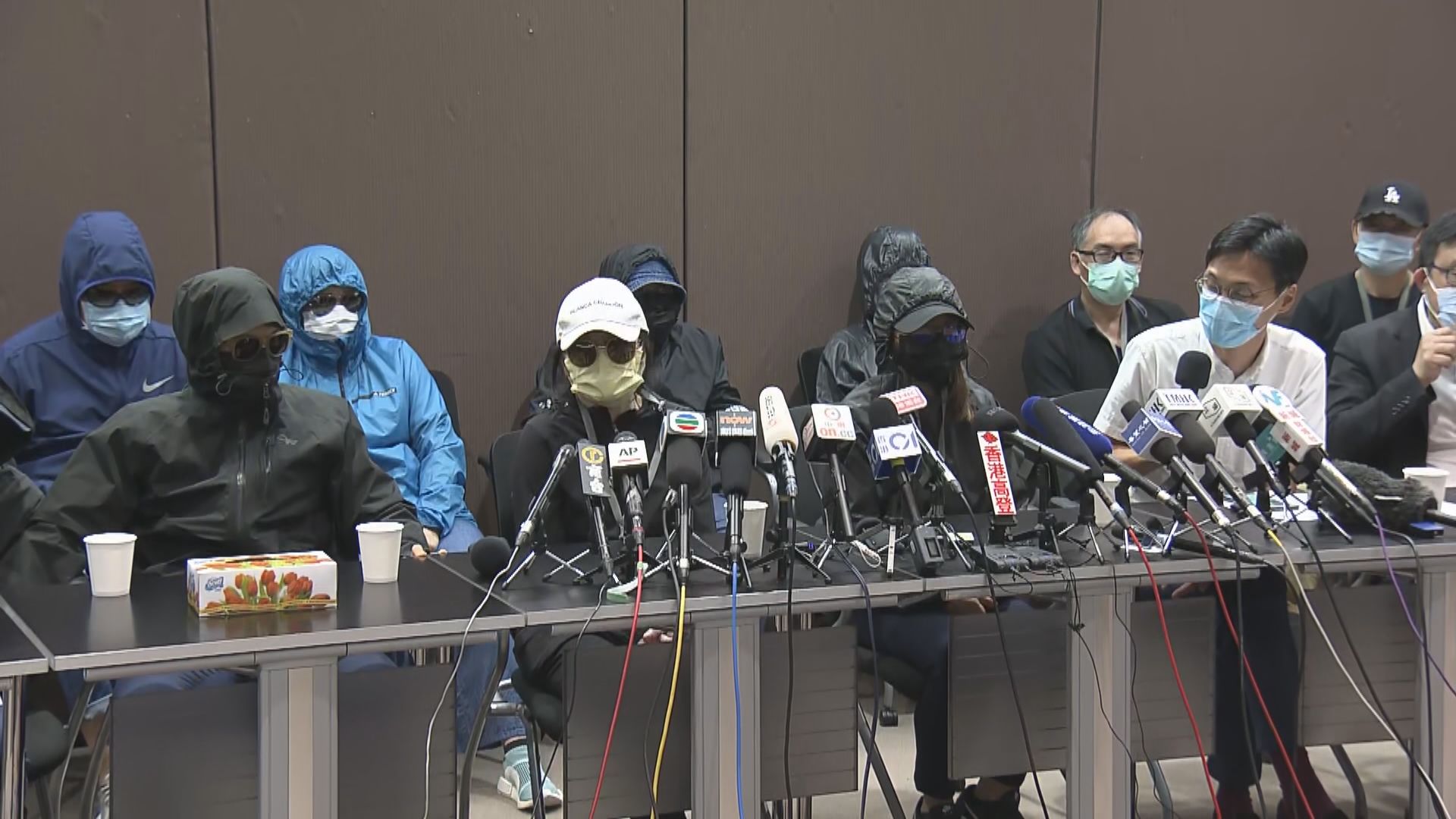 張建宗：聯繫被扣港人家屬逾80次　家屬：8千次也無補於事　重申拒官派律師