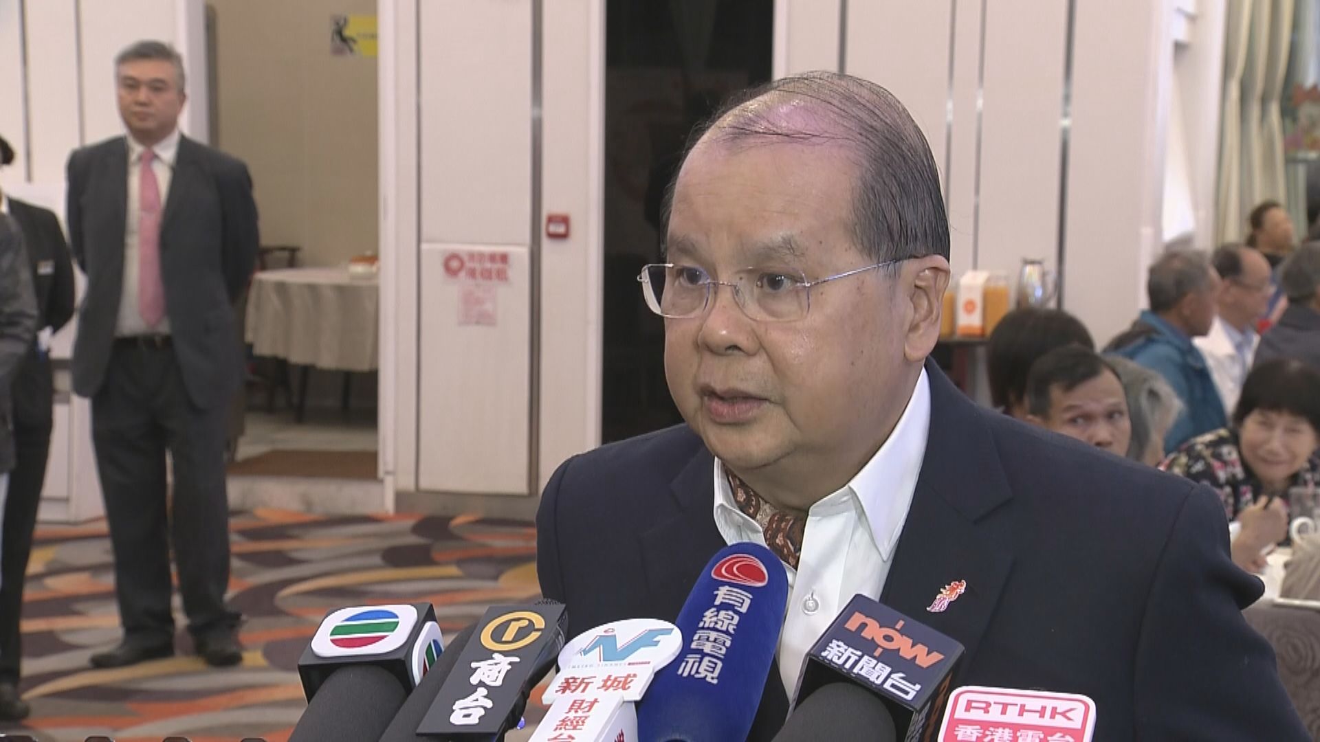 張建宗：政府約見新任區議員是溝通開始