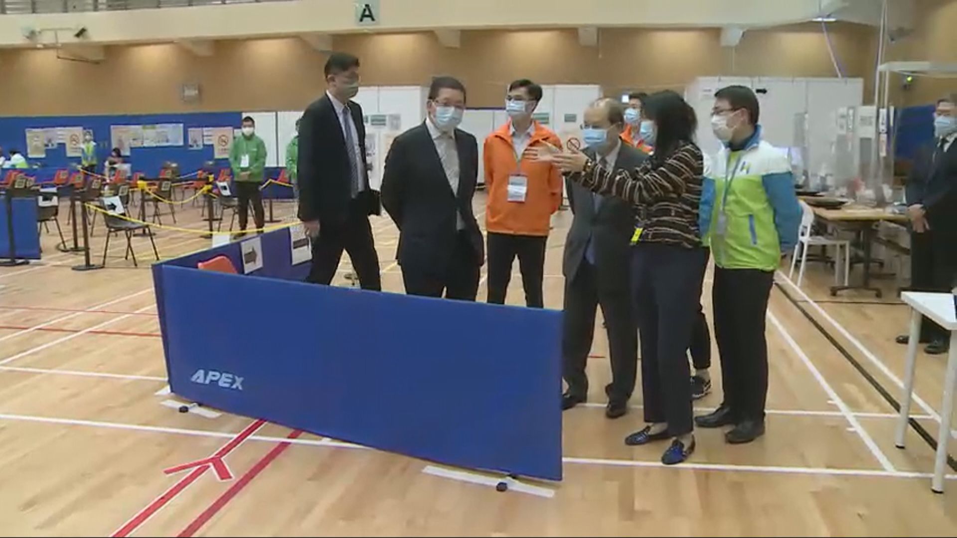 張建宗到社區疫苗接種中心視察