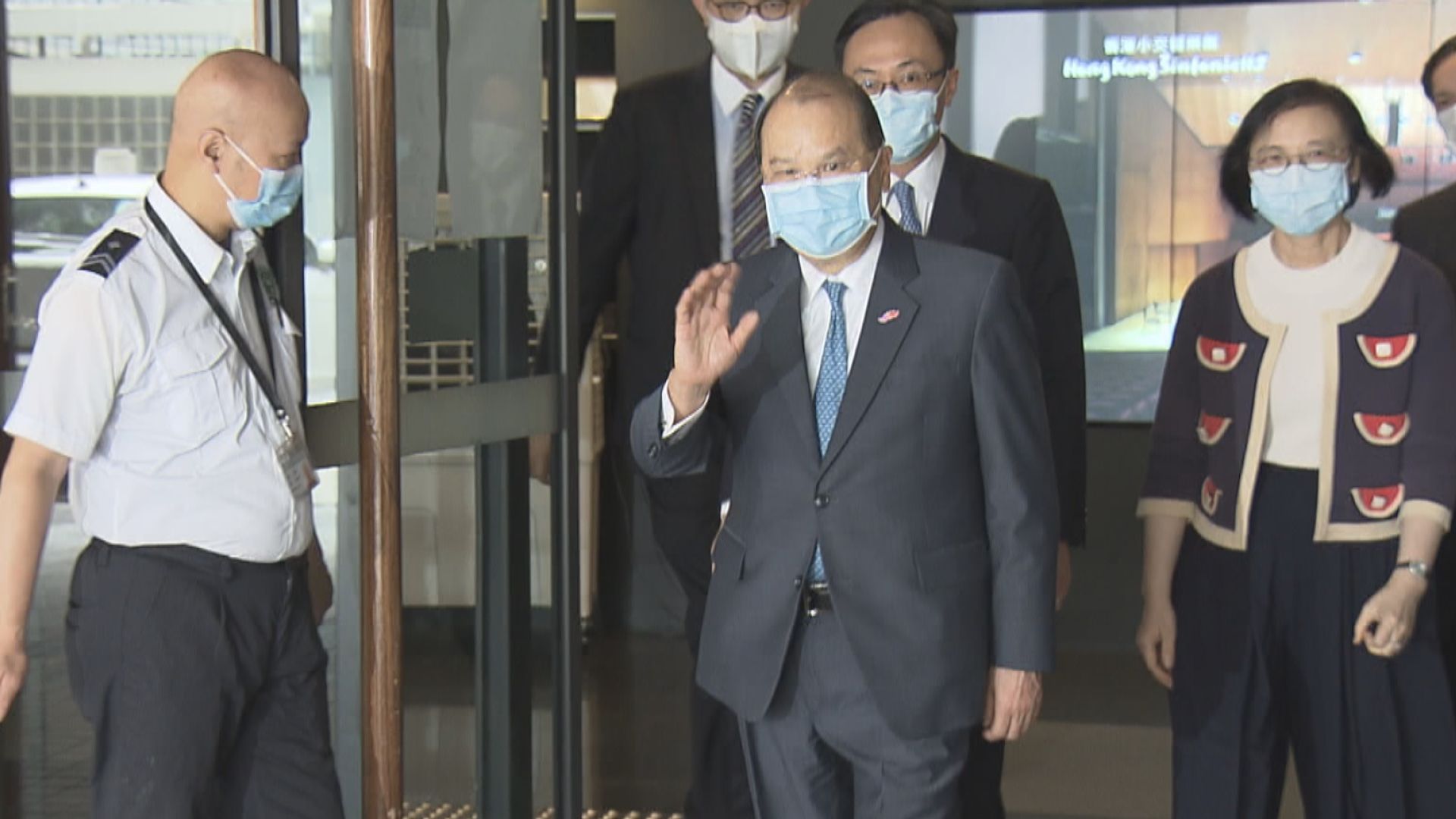 張建宗視察普及社區檢測中心準備情況