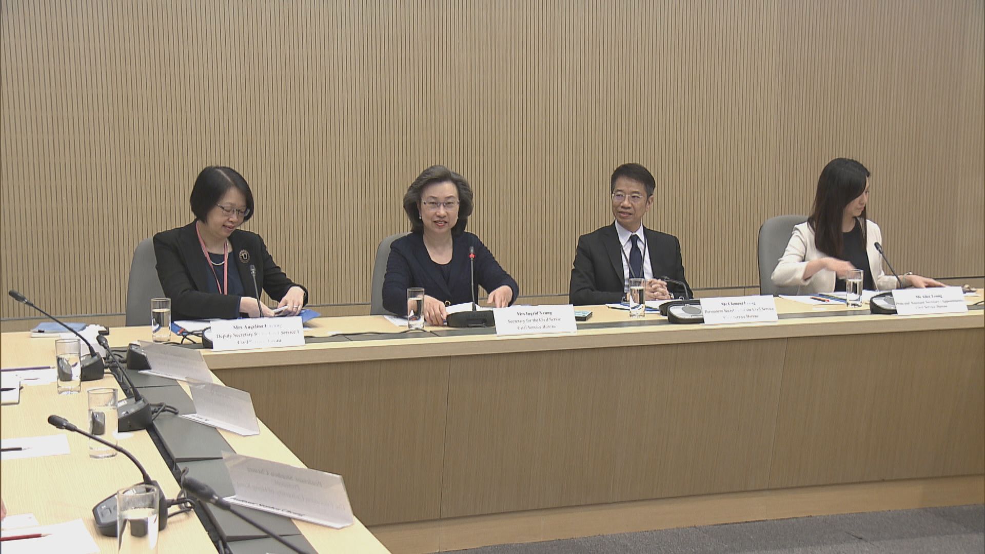 政務官等6個政府職系即日起放寬予大學三年級生報考