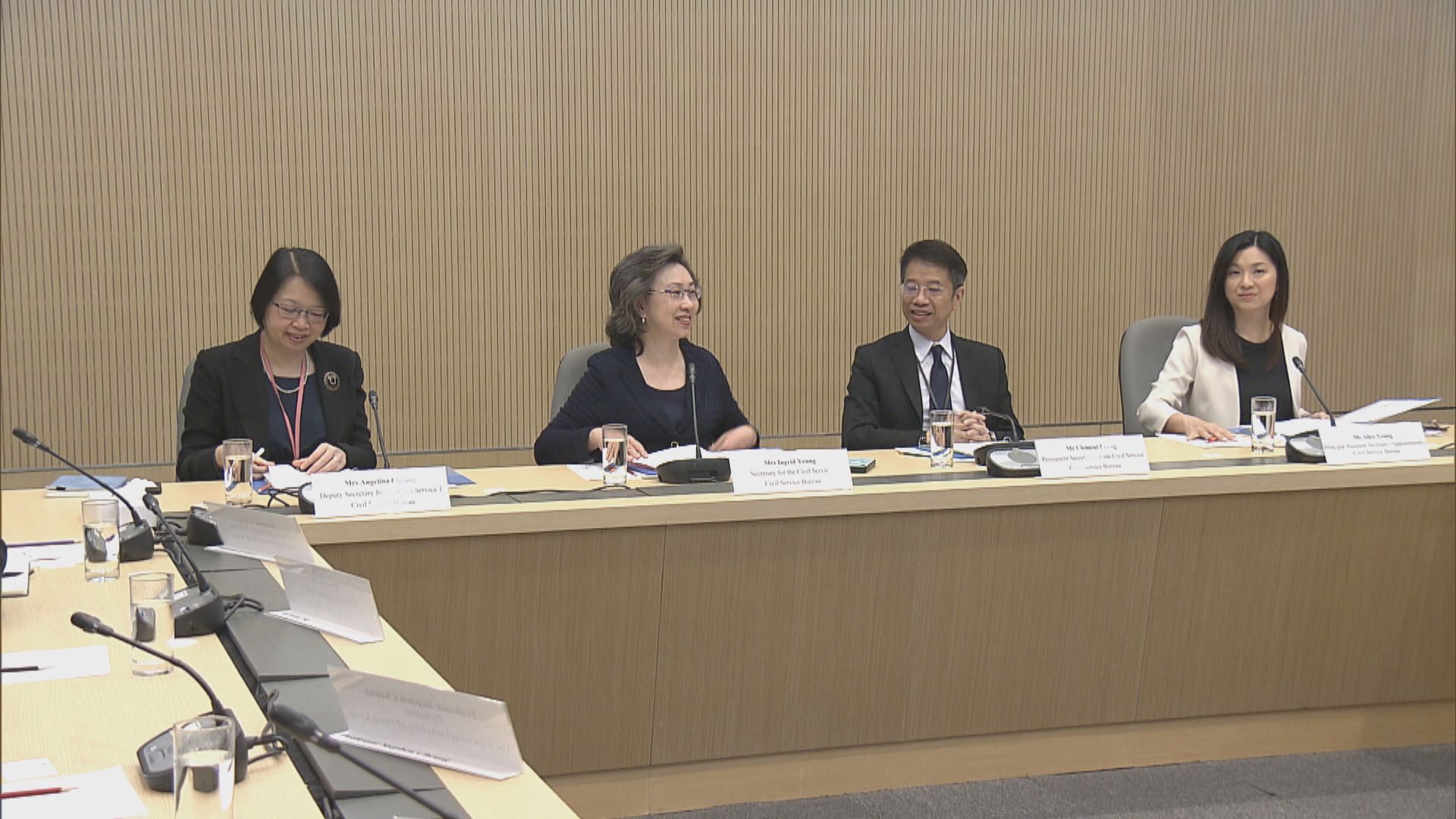 政務官等6個政府職系即日起放寬予大學三年級生報考