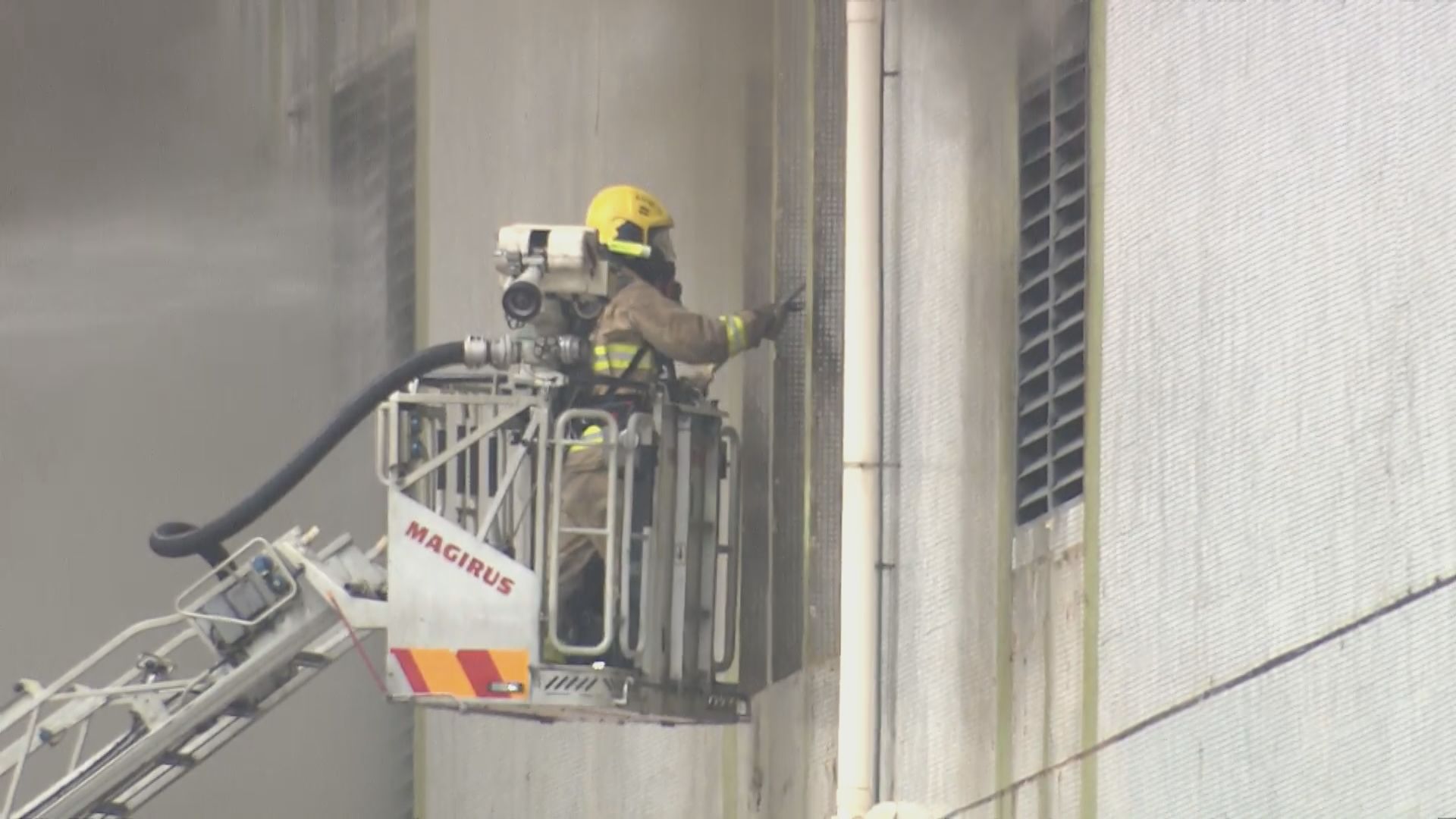 長沙灣發祥街潤發倉庫發生三級火　有人指現場氣味濃烈