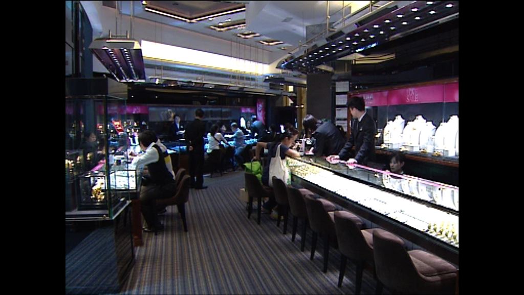 【繼續下跌】周大福上季港澳同店銷售跌30%