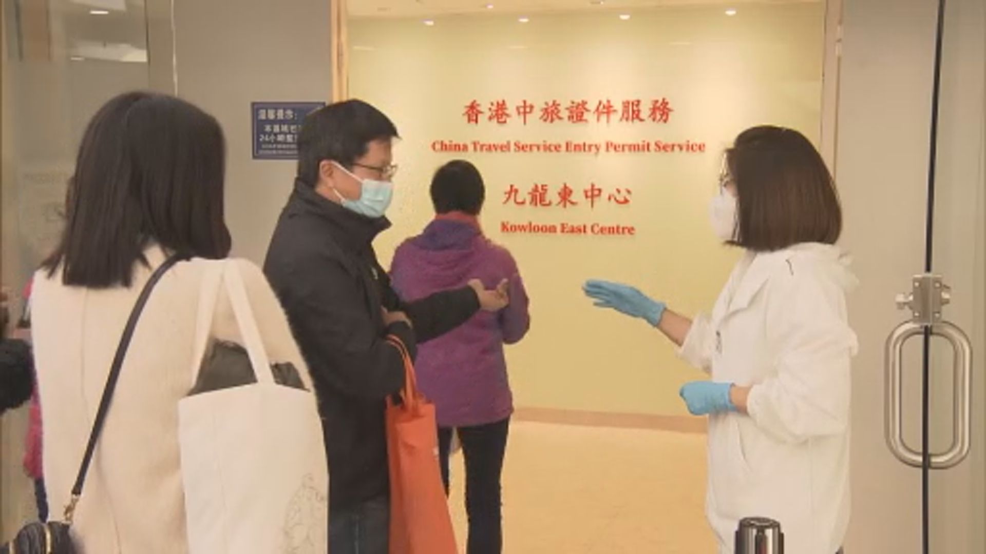 假期後大批市民到中旅社辦理回鄉證