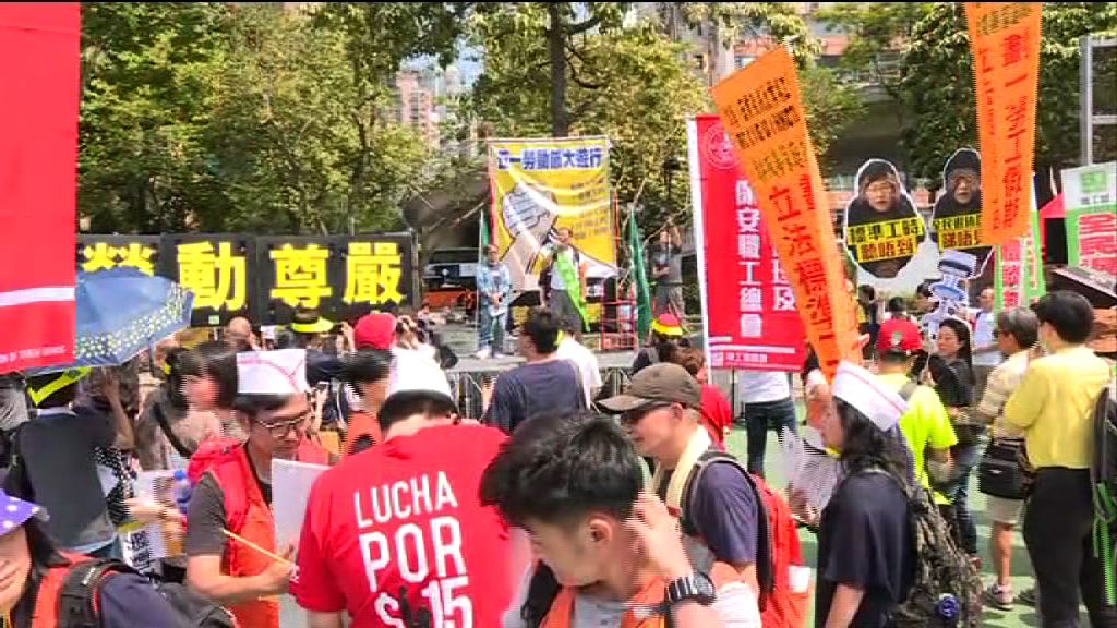 職工盟遊行批政府「走數」