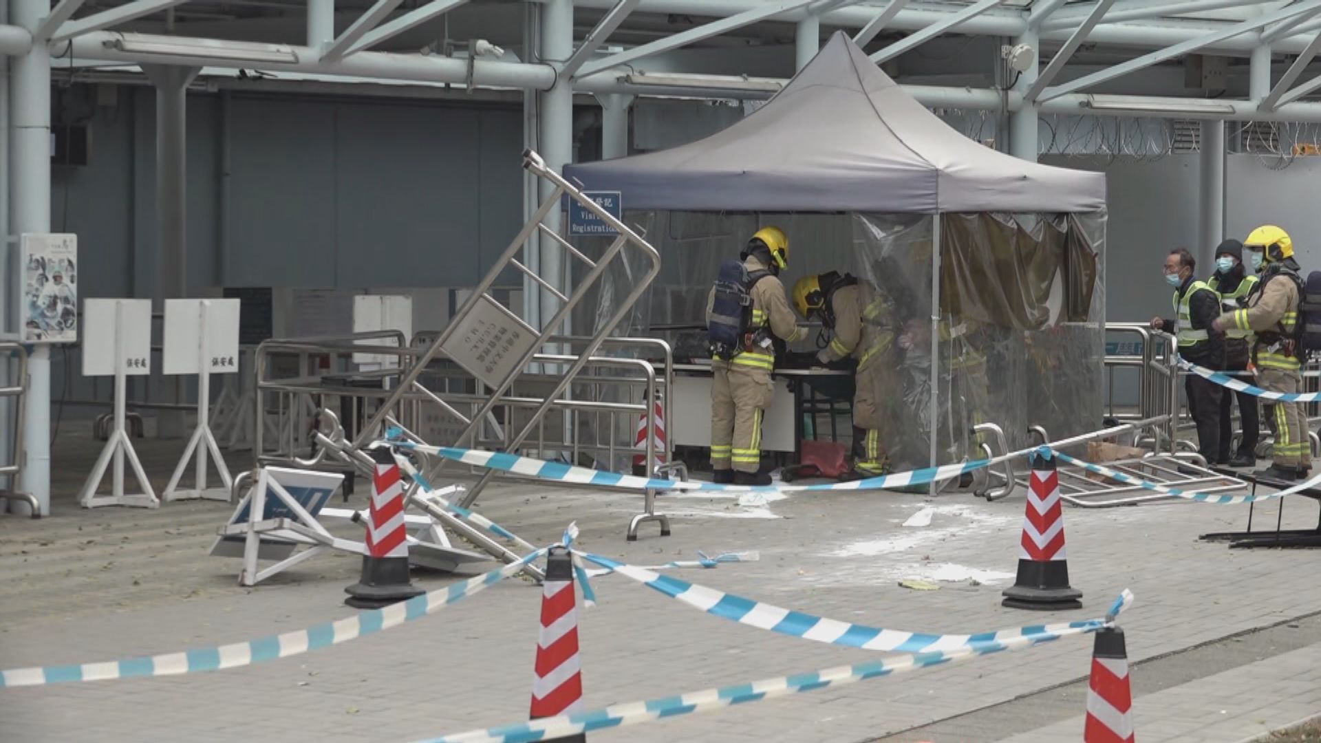 一批人中大保安檢查站撒粉　一名中大學生被捕