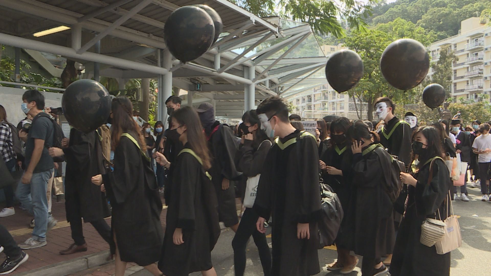 警再拘一人涉去年中大校內遊行違國安法