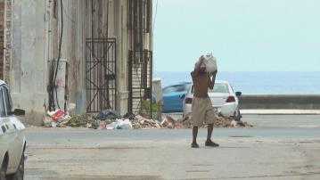 古巴勞工部長稱乞丐是「假扮」引發爭議後請辭