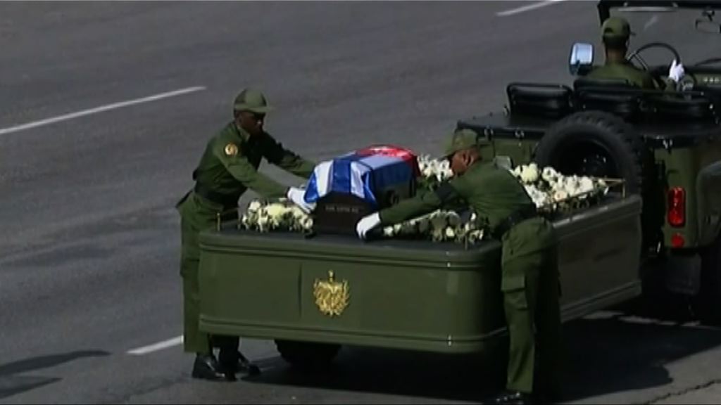 卡斯特羅骨灰運抵聖地亞哥