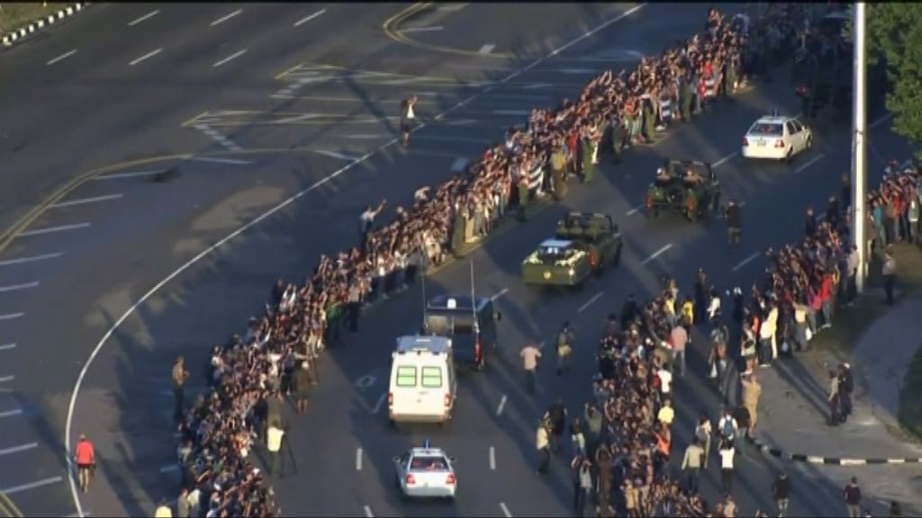 古巴大批民眾送別卡斯特羅