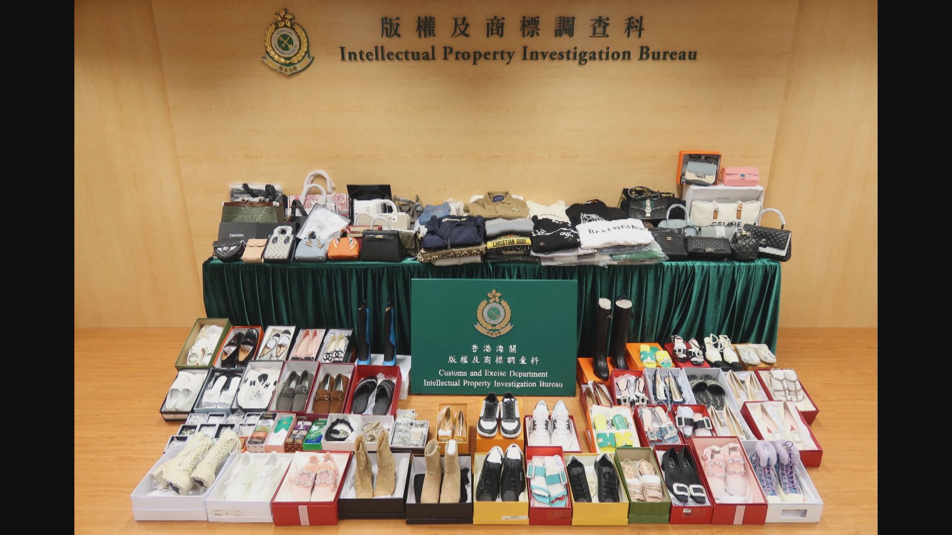 海關搗疑售偽冒名牌貨店舖　檢約值150萬元偽冒名牌貨