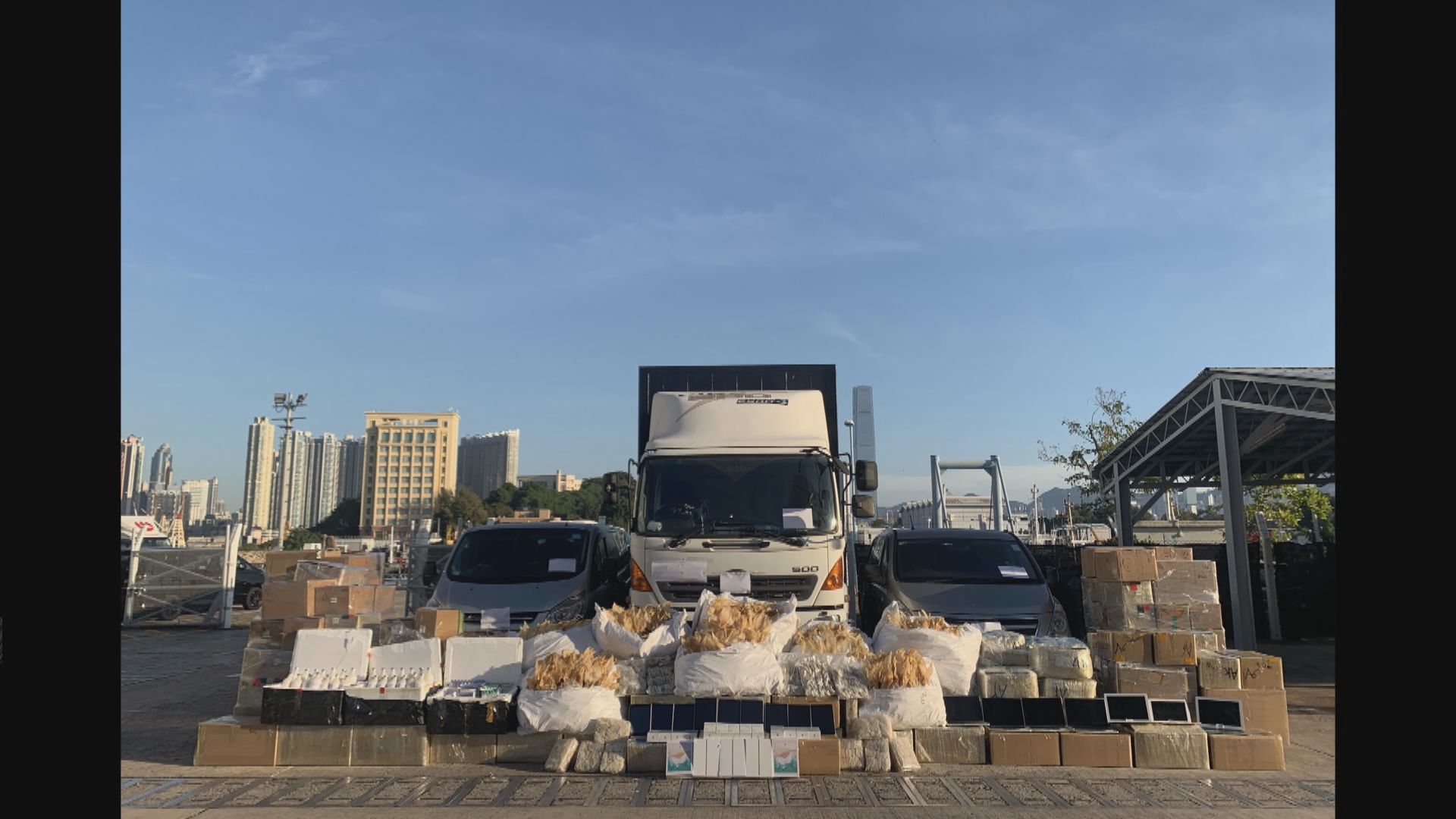 海關及水警聯合反走私拘四人檢2100萬元貨物