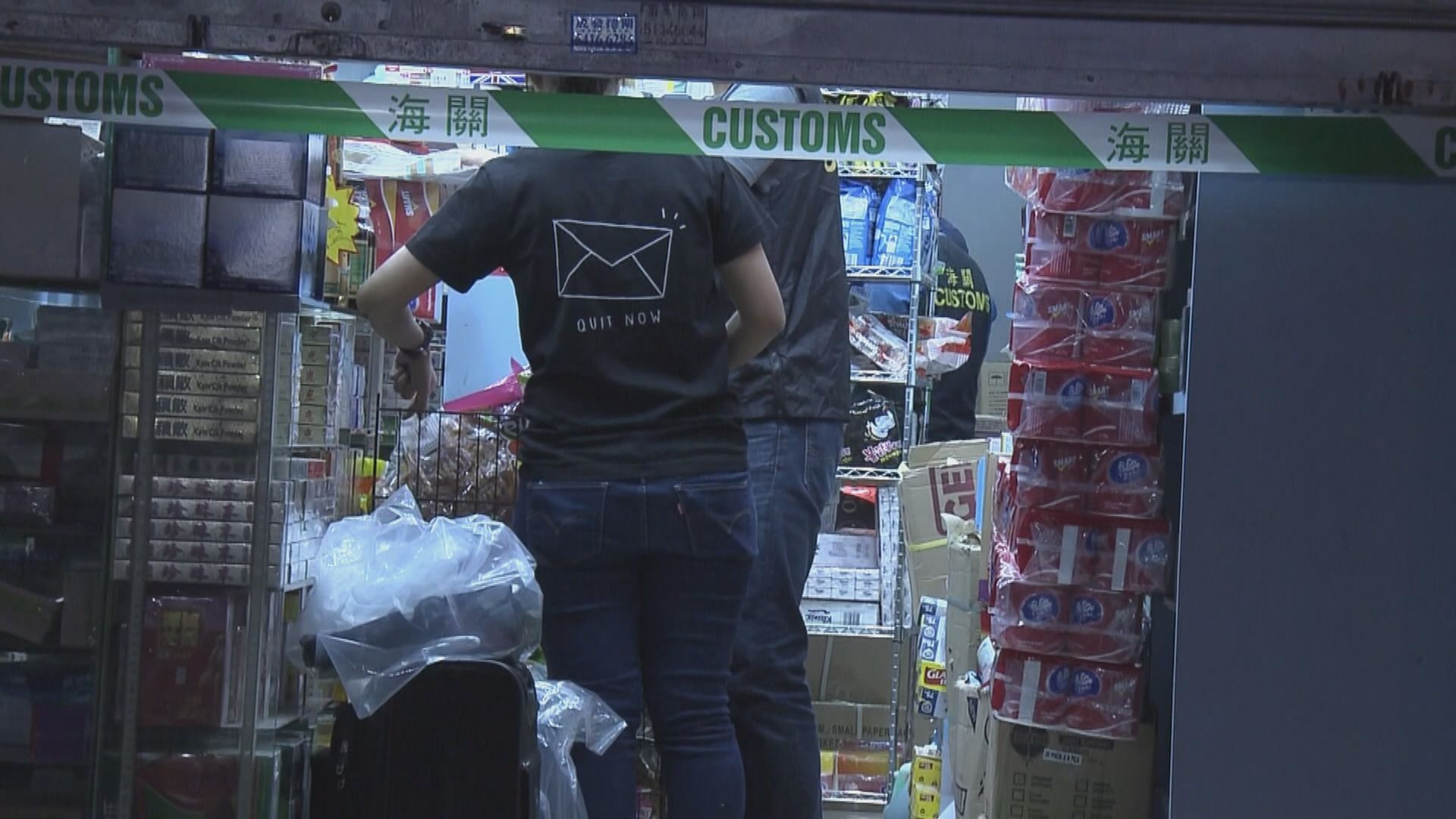 海關屯門打擊侵權藥房拘兩男