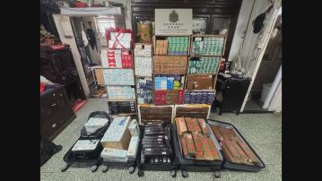 長洲六旬男女涉走私香煙被捕　海關檢17萬支私煙
