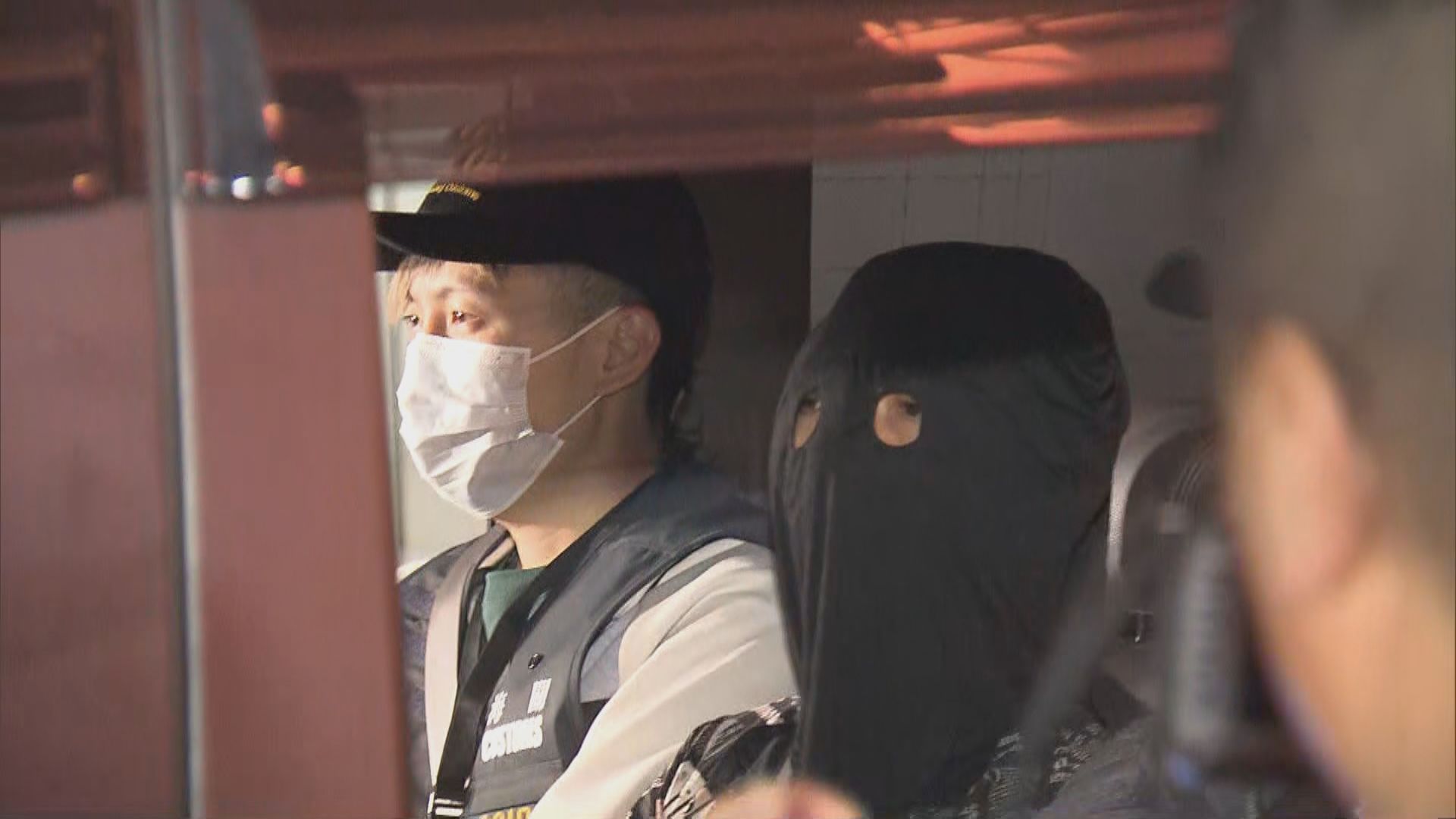 海關破葵涌元朗兩私煙倉拘兩漢