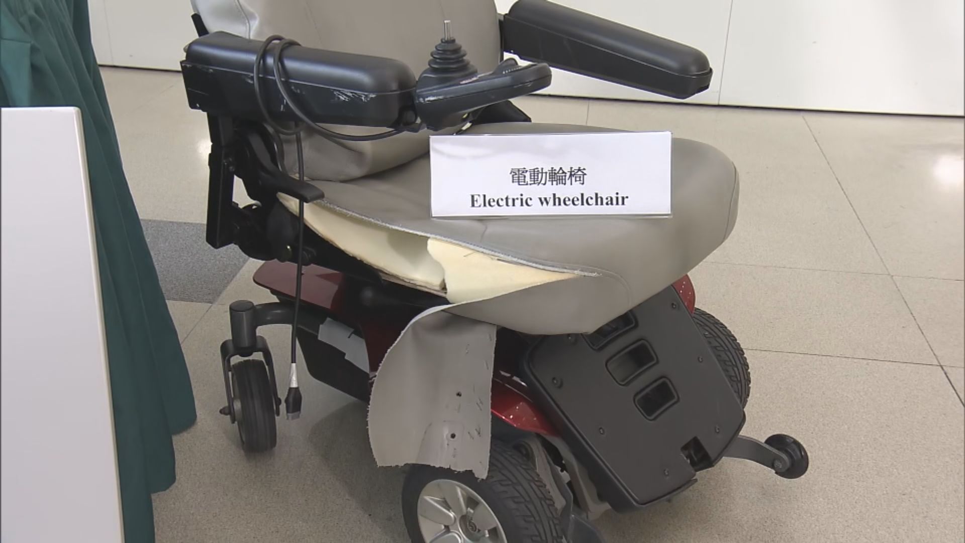 外籍男子涉用輪椅販運11公斤懷疑可卡因被捕