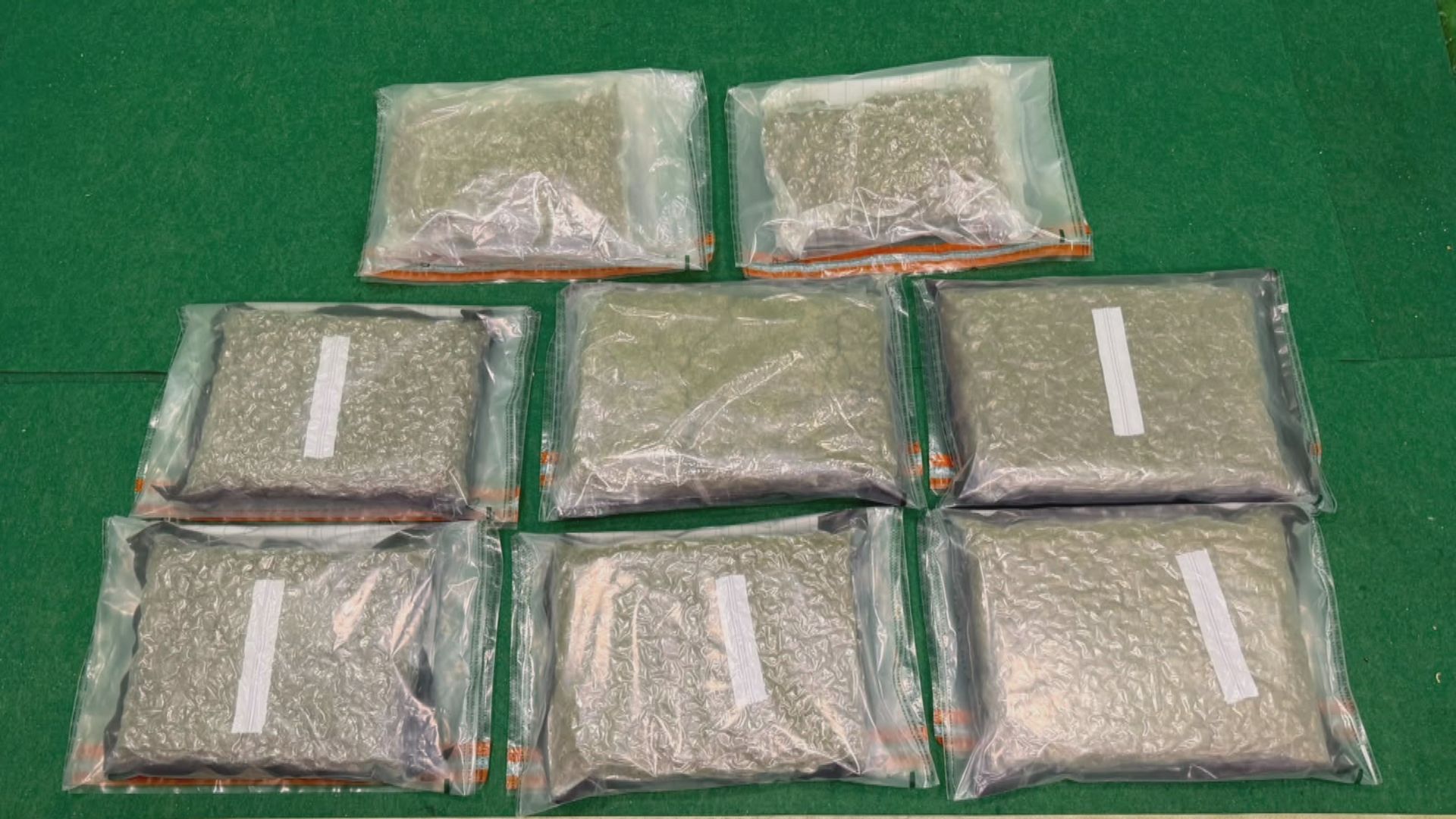 海關連續兩日機場檢獲大麻花拘兩旅客