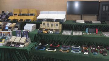 海關檢多部侵權遊戲機　值約102萬元拘兩人
