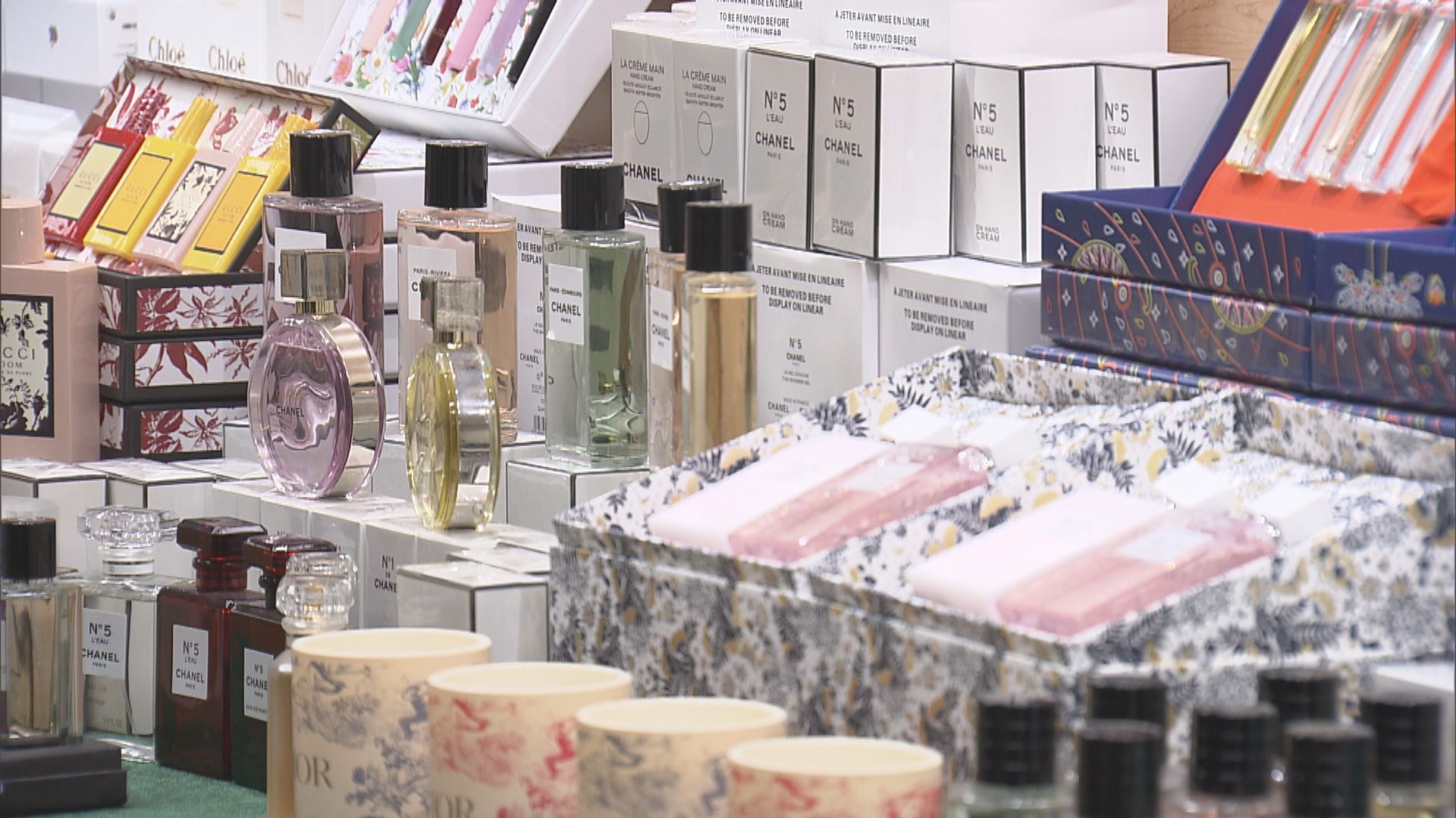 涉網售冒牌貨　一名女子被捕