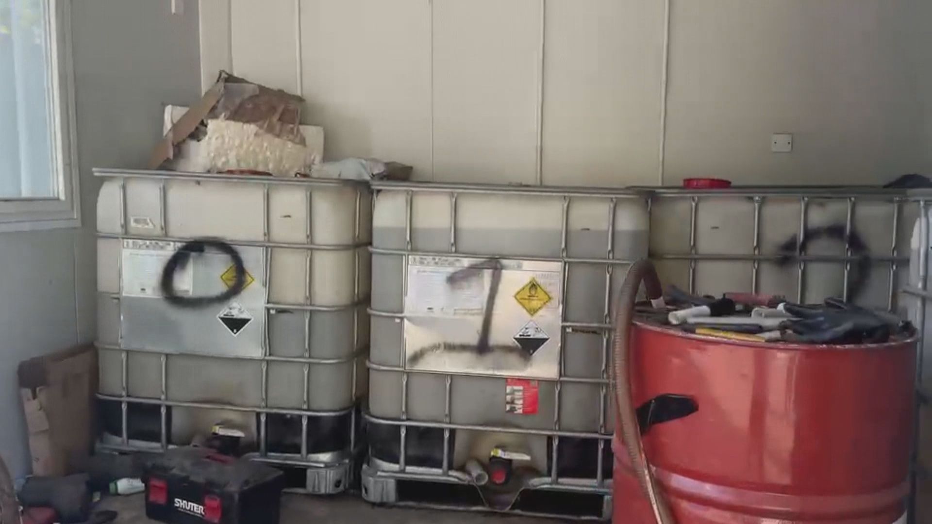 海關消防檢逾3萬公升非法燃油　拘9人
