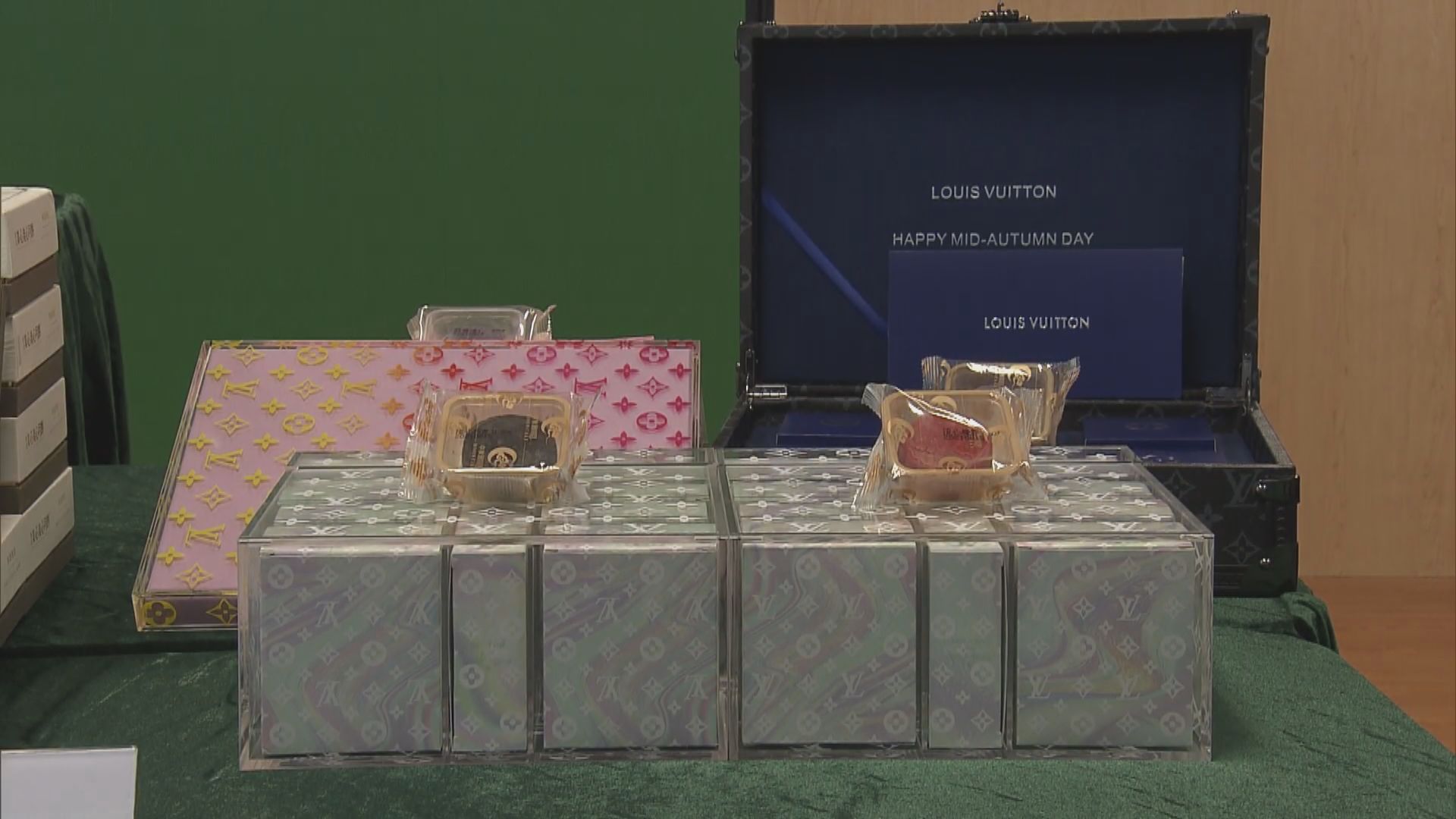 四人涉嫌網上售賣冒牌月餅　涉嫌假冒時裝品牌出品 