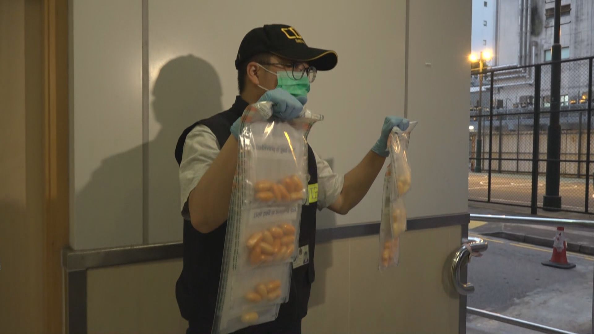 海關機場拘非洲抵港女子檢懷疑可卡因