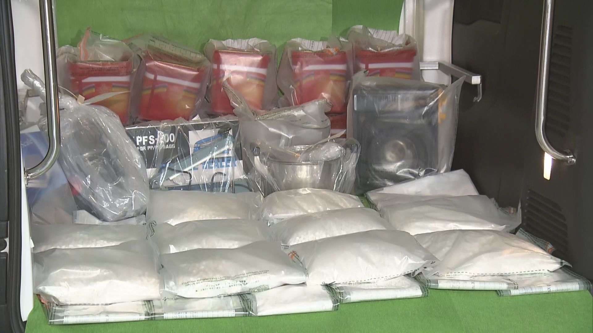 海關機場檢毒品貨物約值二千九百萬元拘一人