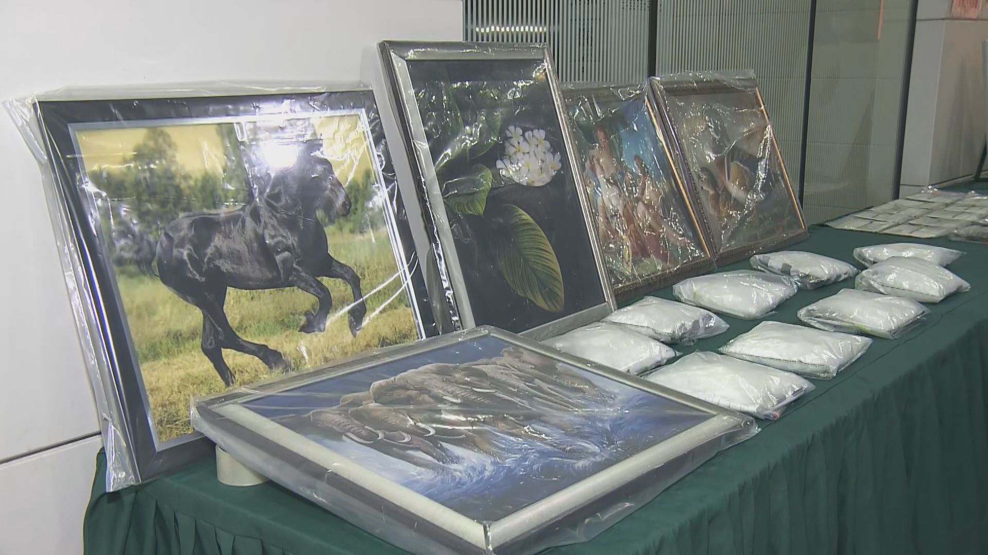 海關葵涌及機場檢獲懷疑冰毒及可卡因約值逾千萬元