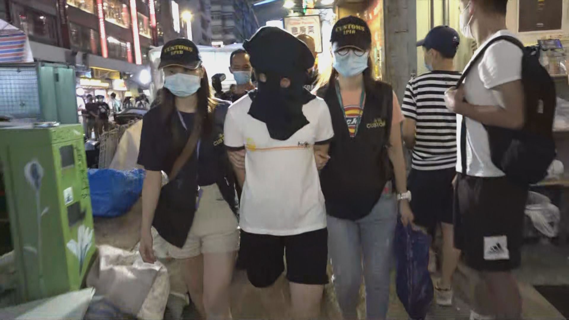 海關破旺角冒牌倉庫　檢逾2500件假貨