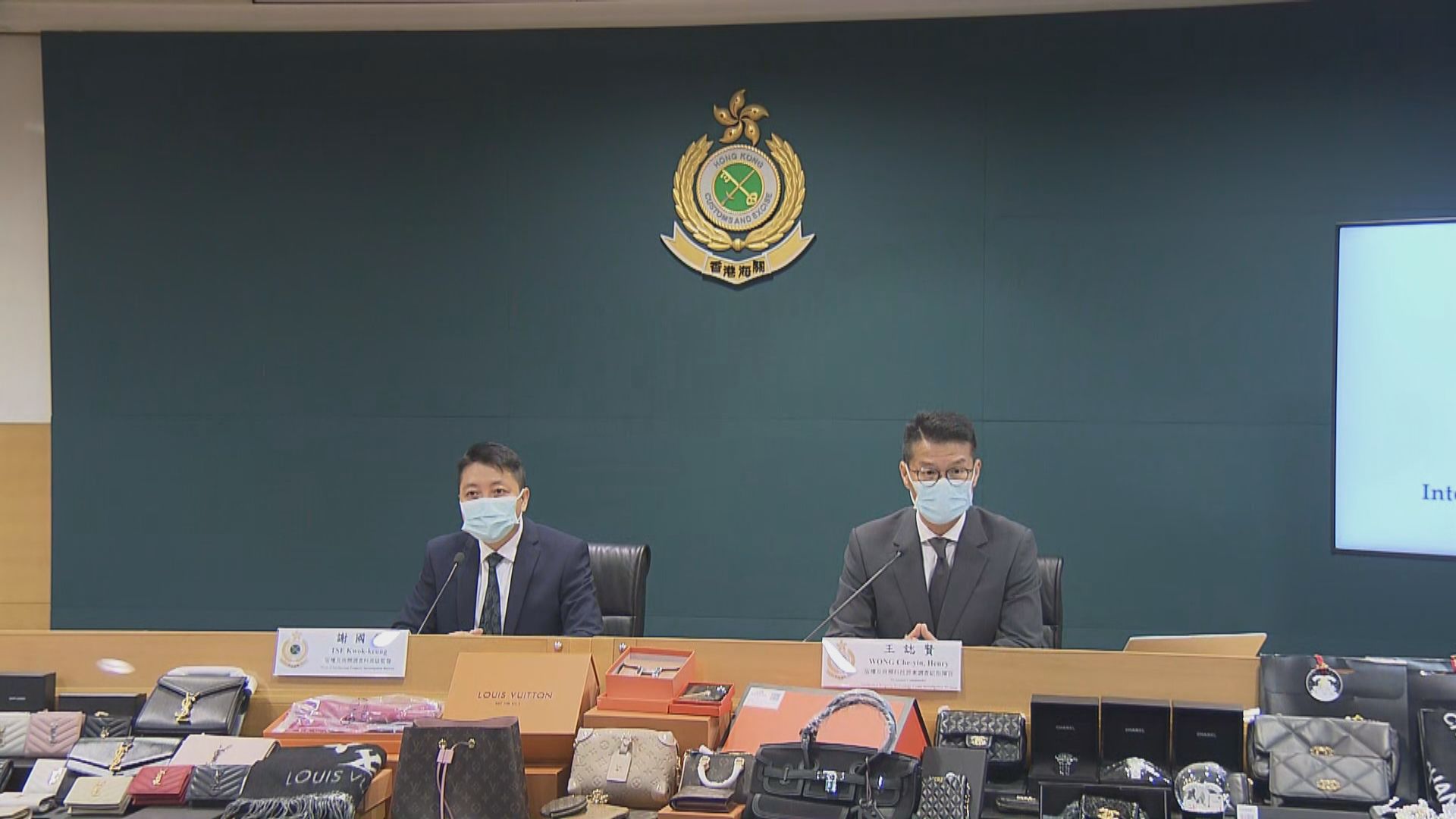 海關檢獲約180萬元網上冒牌貨拘22人　涉17個社交媒體專頁