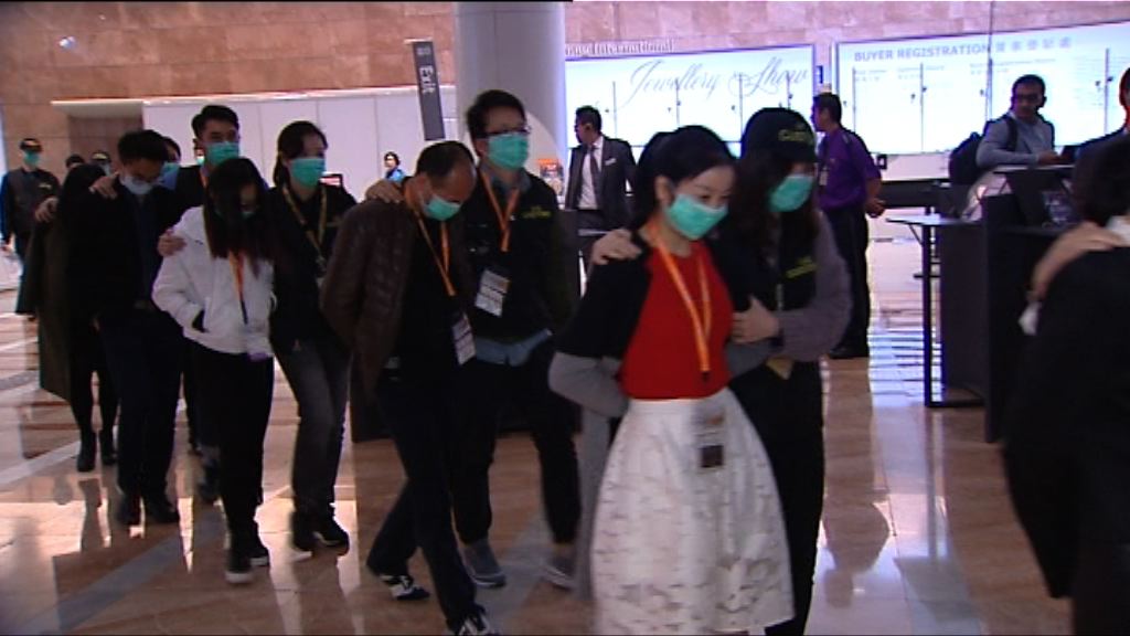 海關會展打擊售賣侵權首飾　拘八人