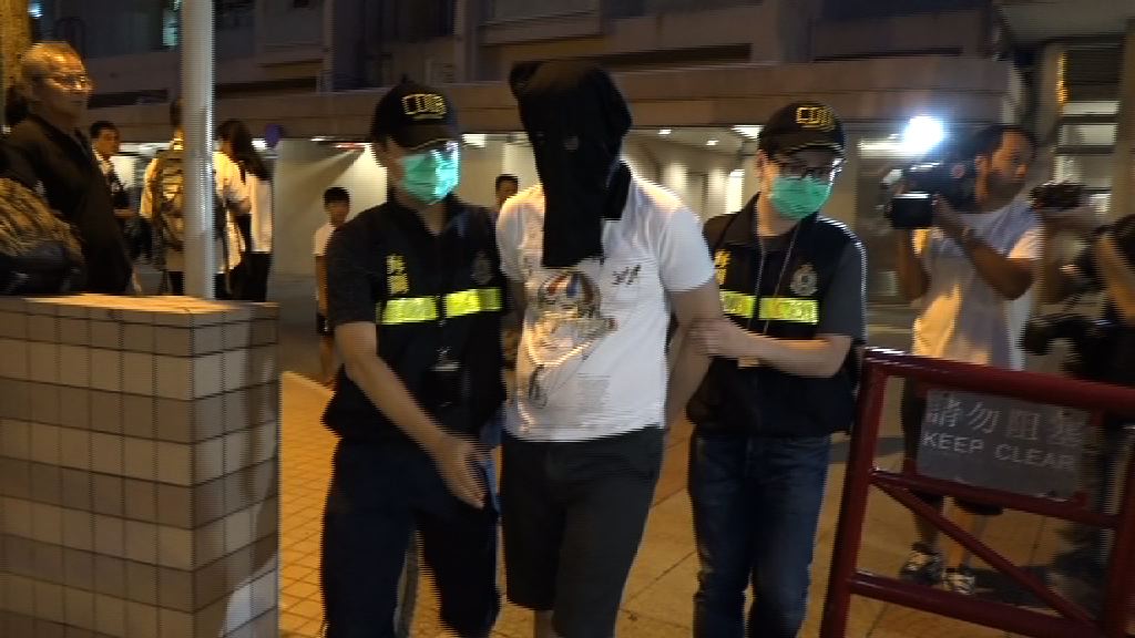 海關機場檢毒品郵件拘兩人