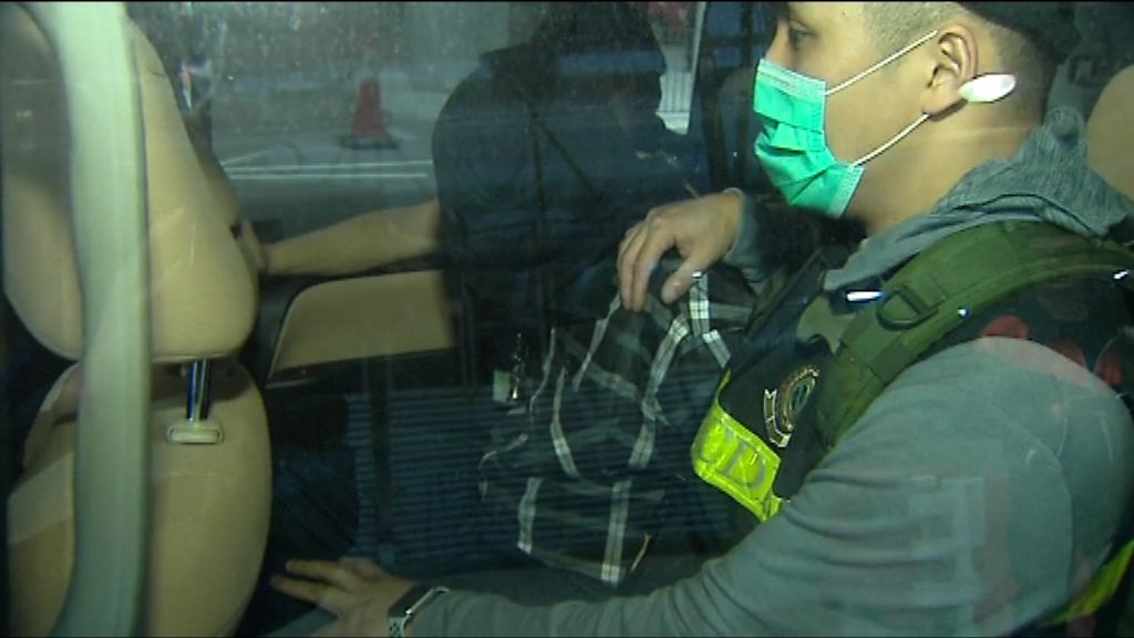 海關機場檢獲懷疑冰毒拘一男子