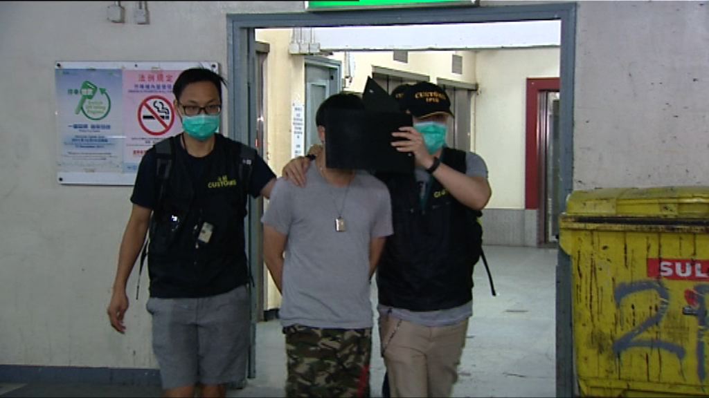 海關打擊售賣冒牌童裝拘4男女