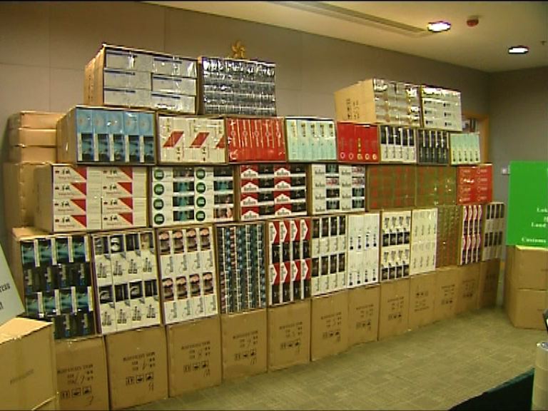 海關落馬洲截查貨車檢700萬私煙