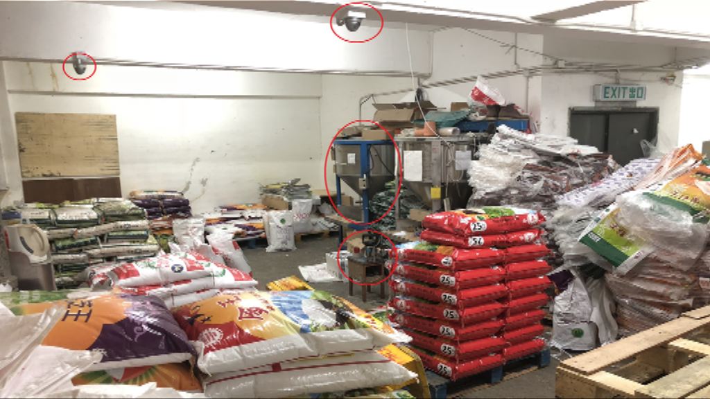 海關搗破冒牌米工場拘兩人