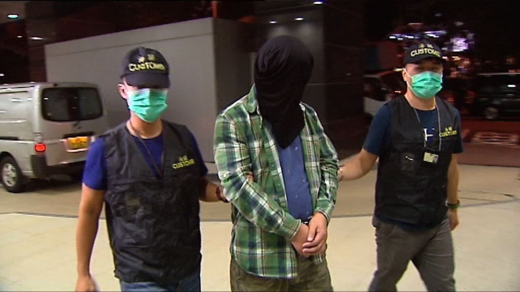 海關拘兩男子檢189萬元私煙