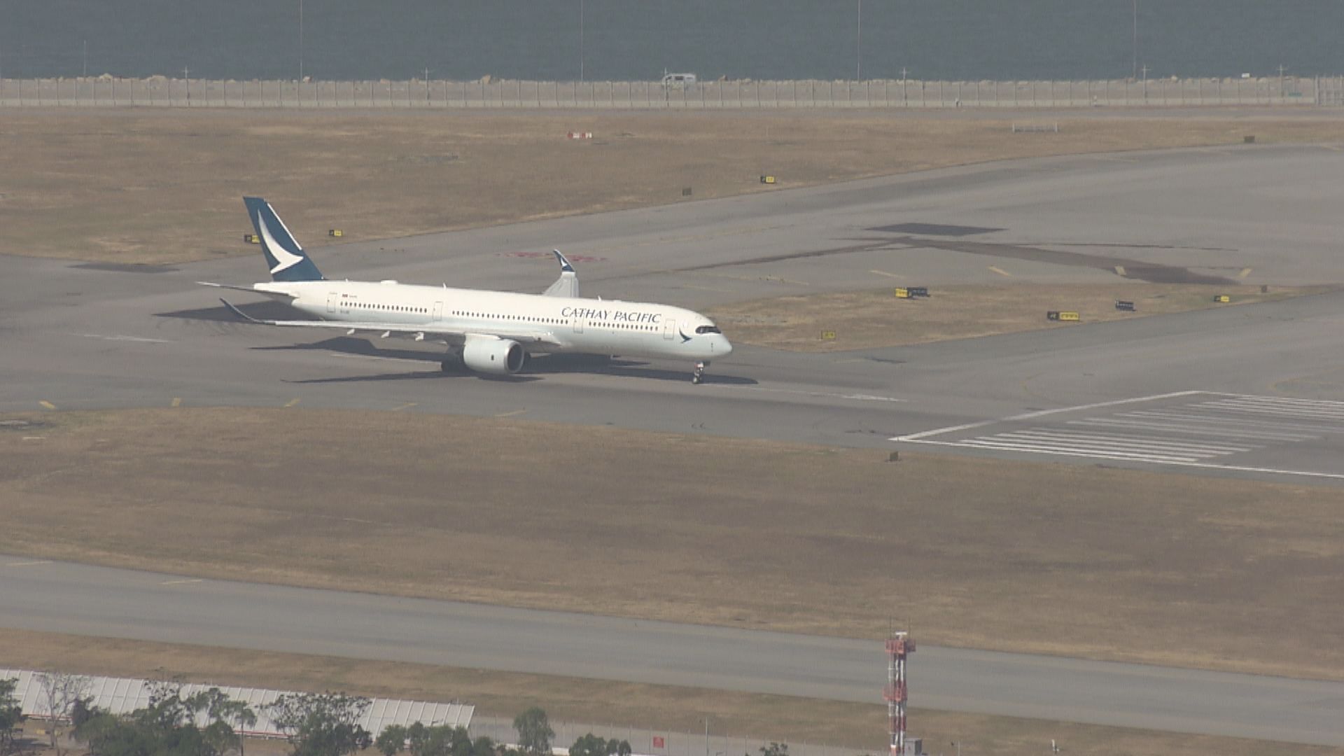 國泰10月起改善機師飛行時數薪金計算方式