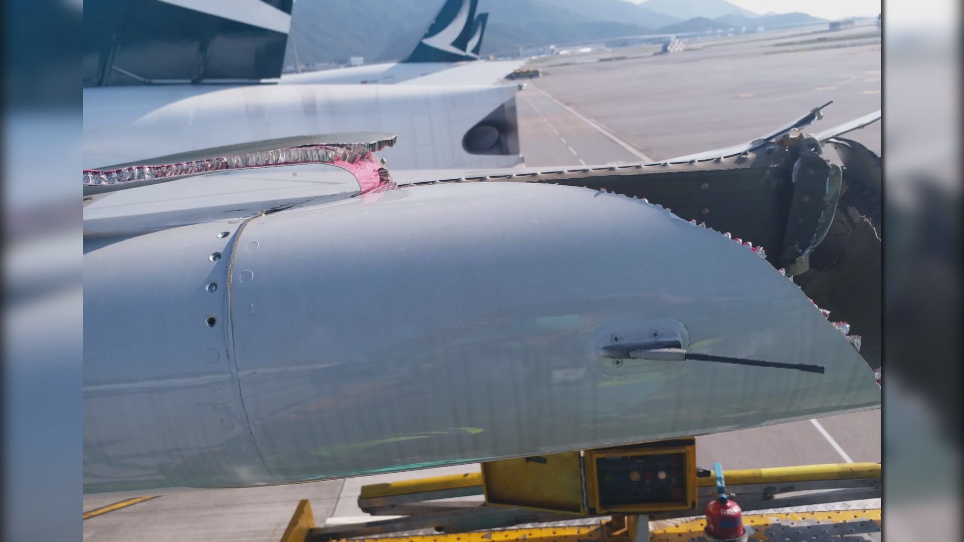 國泰兩客機停機坪滑行道碰撞毀機翼