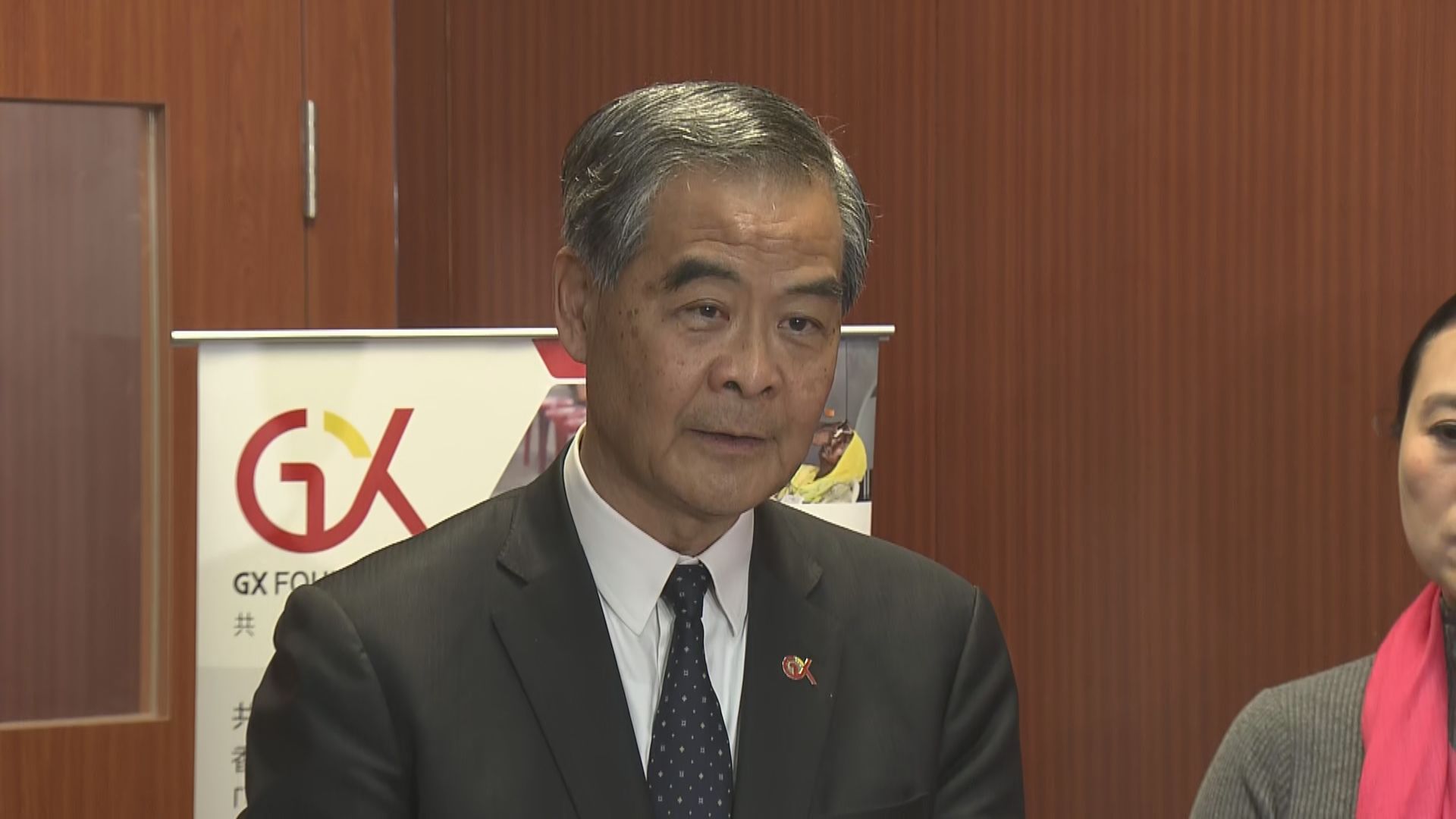 梁振英：港人應深入了解政府工作報告等　貢獻國家