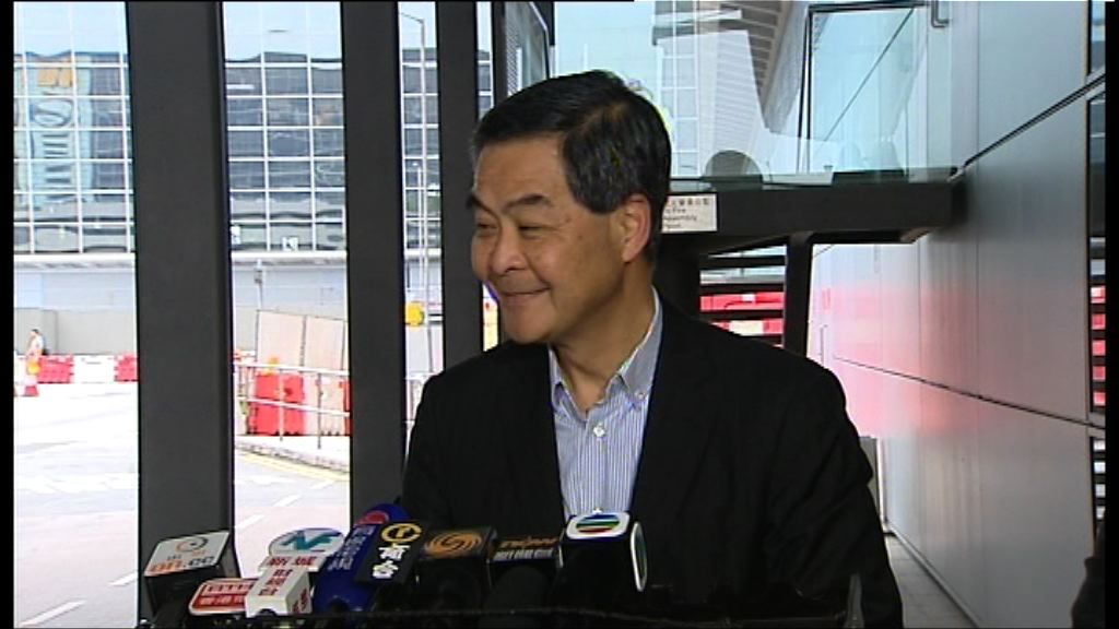 梁振英：DTZ日本股份由信託處理