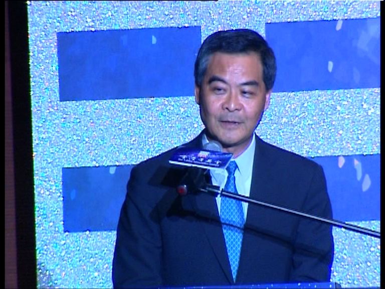 梁振英：青少年需更多到內地交流