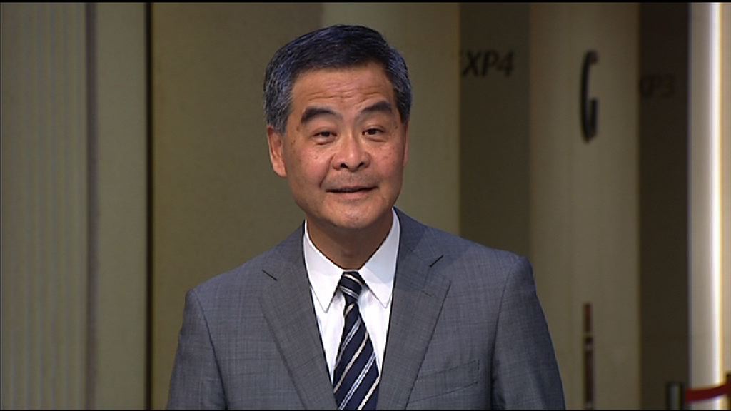 梁振英不評論慶回歸活動獲邀議員名單