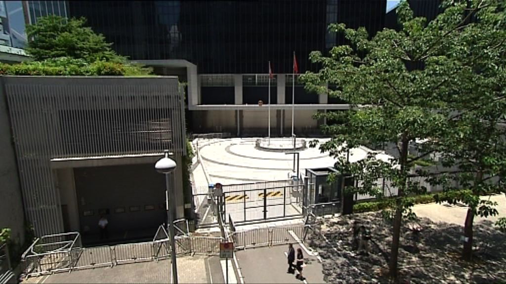 梁振英：施政報告提前與本屆政府方針一致