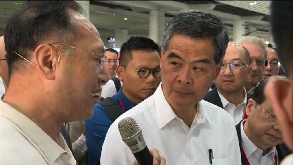 梁振英率考察團參觀廣州南站